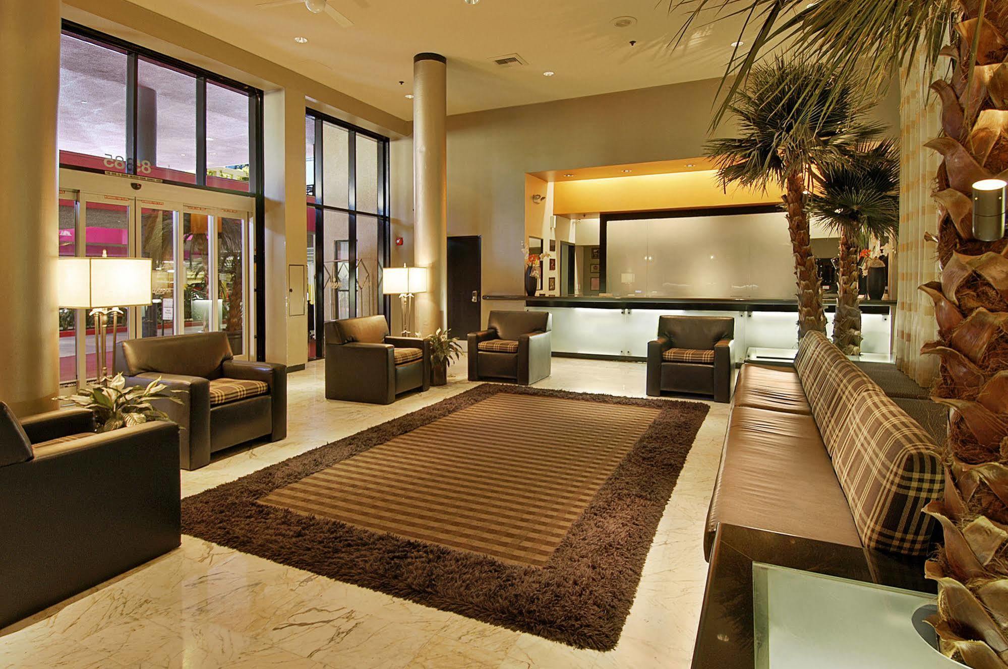 Ramada Plaza By Wyndham West Hollywood Hotel & Suites Лос-Анджелес Экстерьер фото